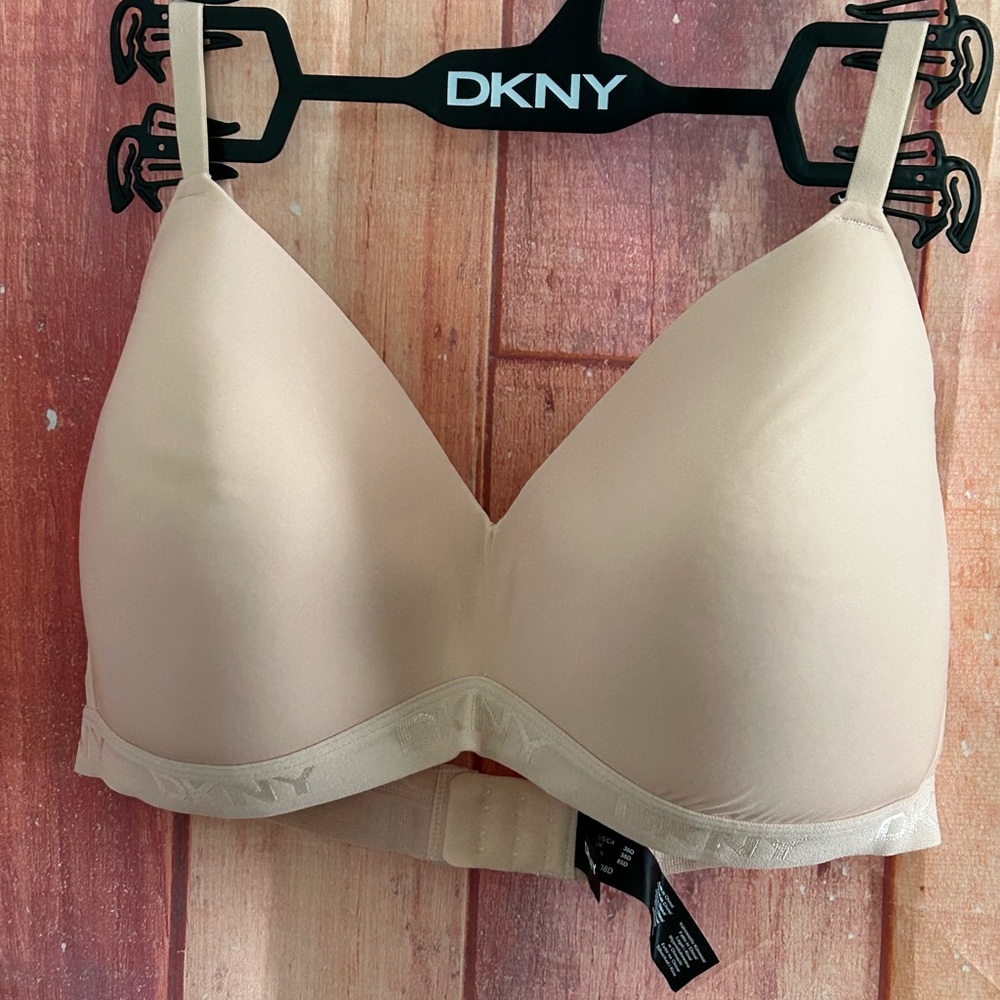NWOT DKNY Seamless Microfiber Bra Nude / Beige Color Size 38D